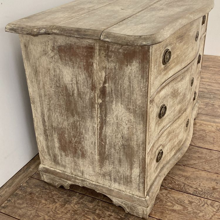 18th century curved chest of drawers