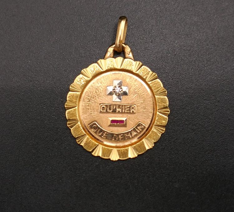 Augis Love Medal, Diamond, 18-carat gold.