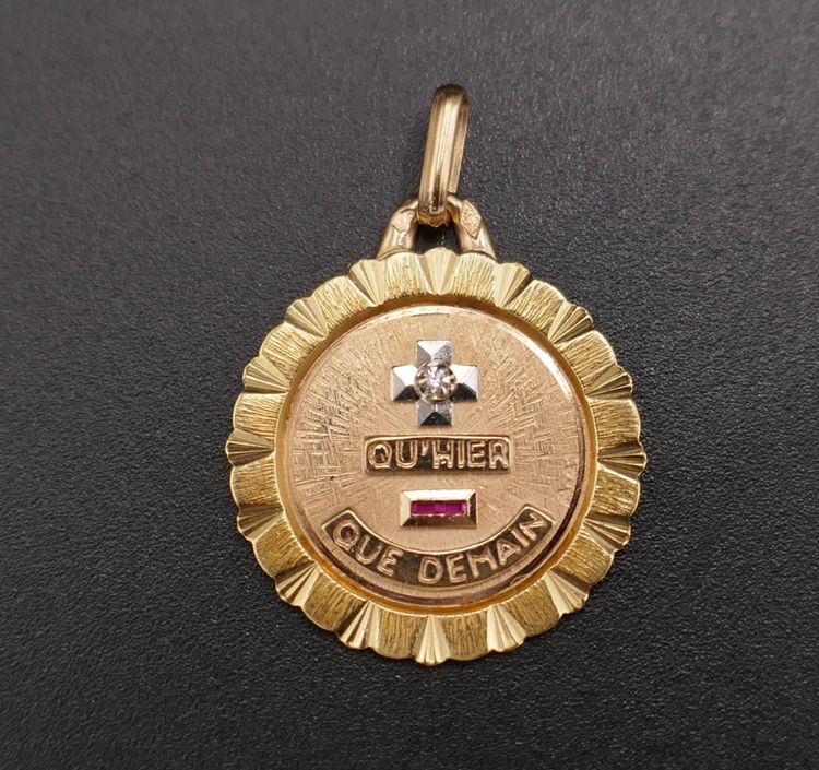 Augis Love Medal, Diamond, 18-carat gold.