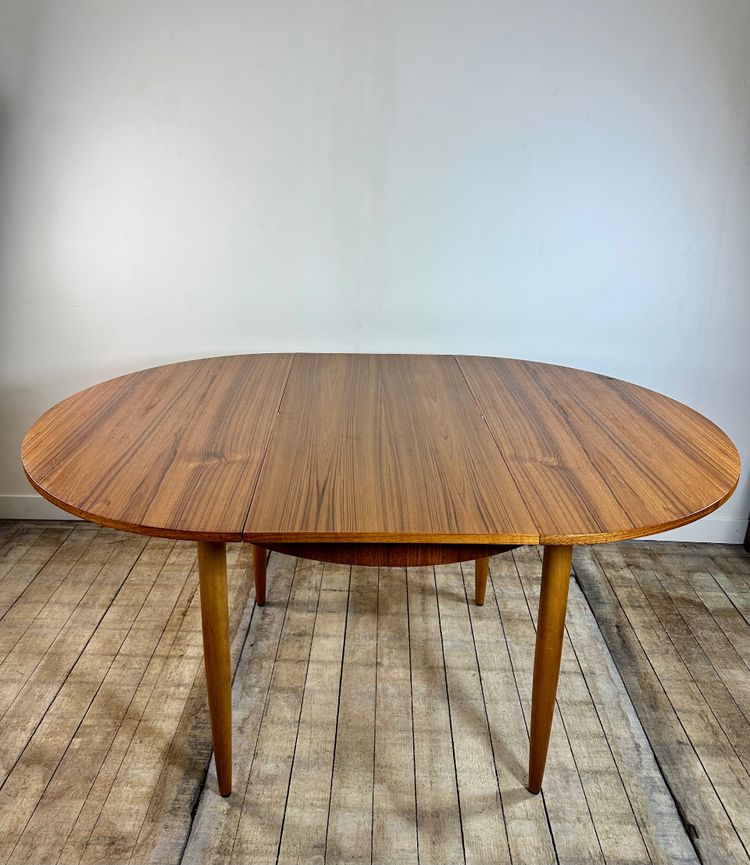 Tavolo scandinavo rotondo in teak con foglia a farfalla anni '60