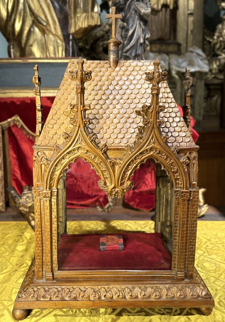 Neo-Gothic Reliquary Hunt and its Relic - 19th Century