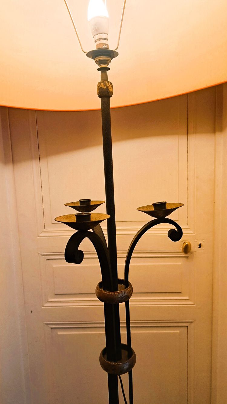 Lampadaire de salon dans le gout "Maison JANSEN"néoclassique une lumière et trois bougies