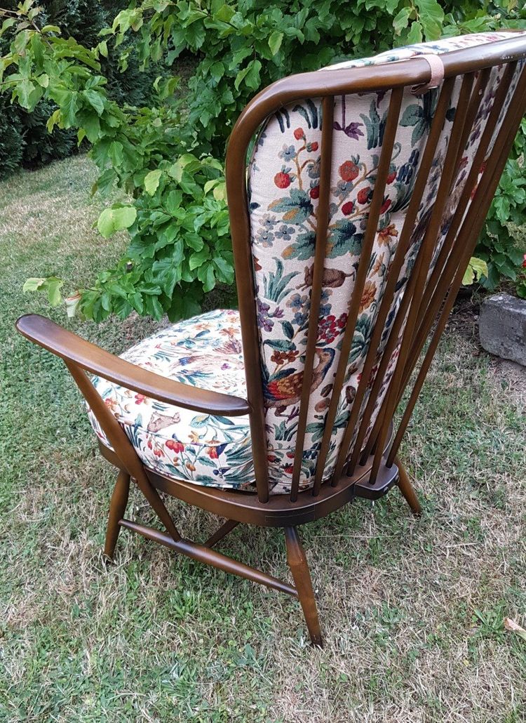 Paire  De Fauteuils Et  Un Pouf  Modèle Windsor De Lucian Ercolani Pour Ercol