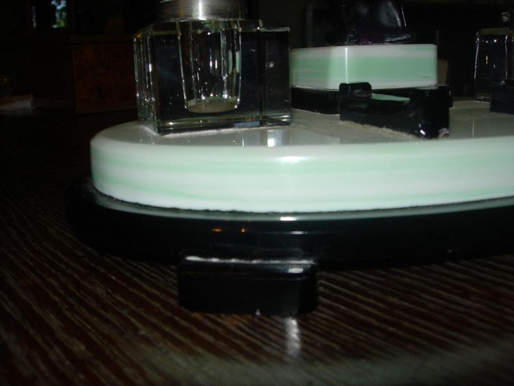 Glass paste inkwell with a small dog - Art Deco period