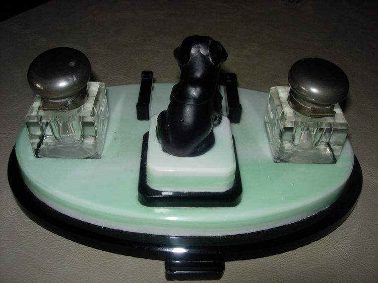 Glass paste inkwell with a small dog - Art Deco period