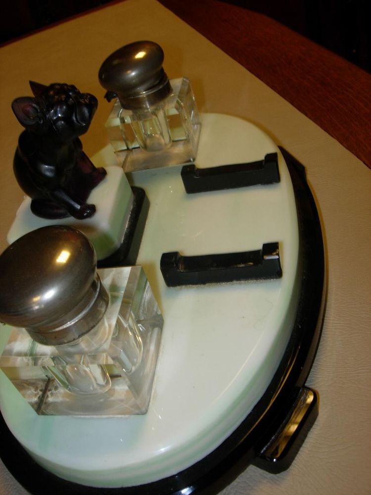 Glass paste inkwell with a small dog - Art Deco period