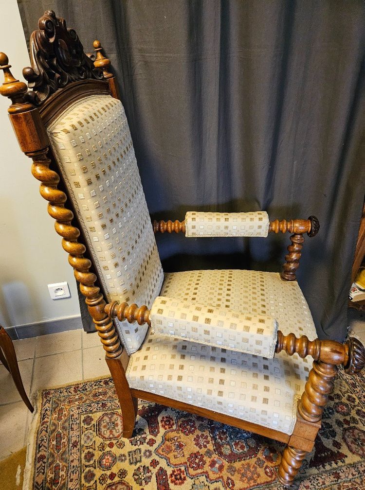 Paire De Fauteuils Louis XIII  - époque 19ème  - Noyer Massif -