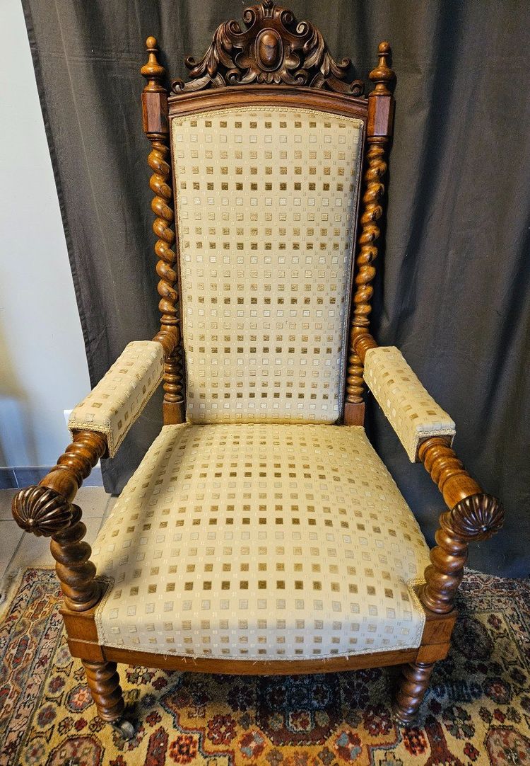 Paire De Fauteuils Louis XIII  - époque 19ème  - Noyer Massif -