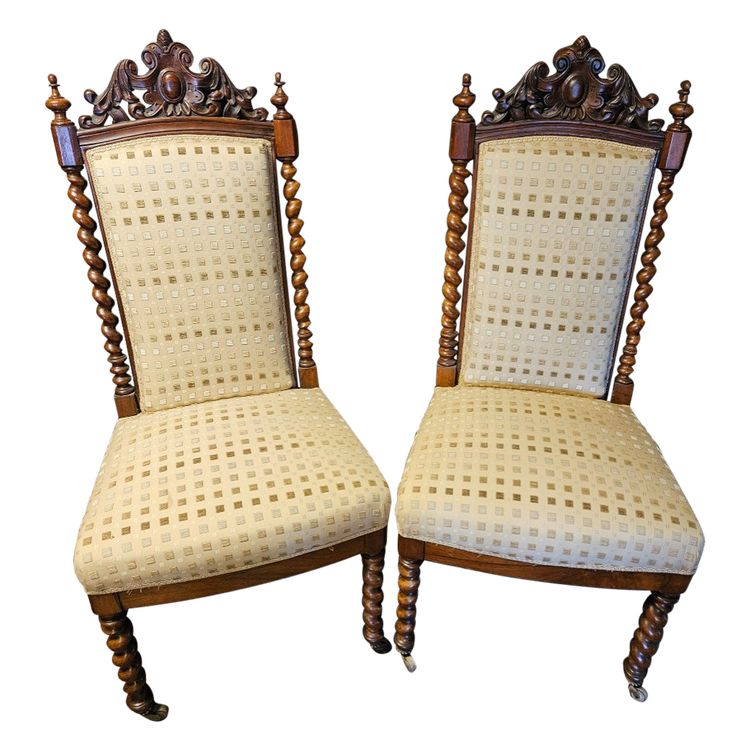 Pair of Louis XIII chairs - 19th century - In solid walnut -