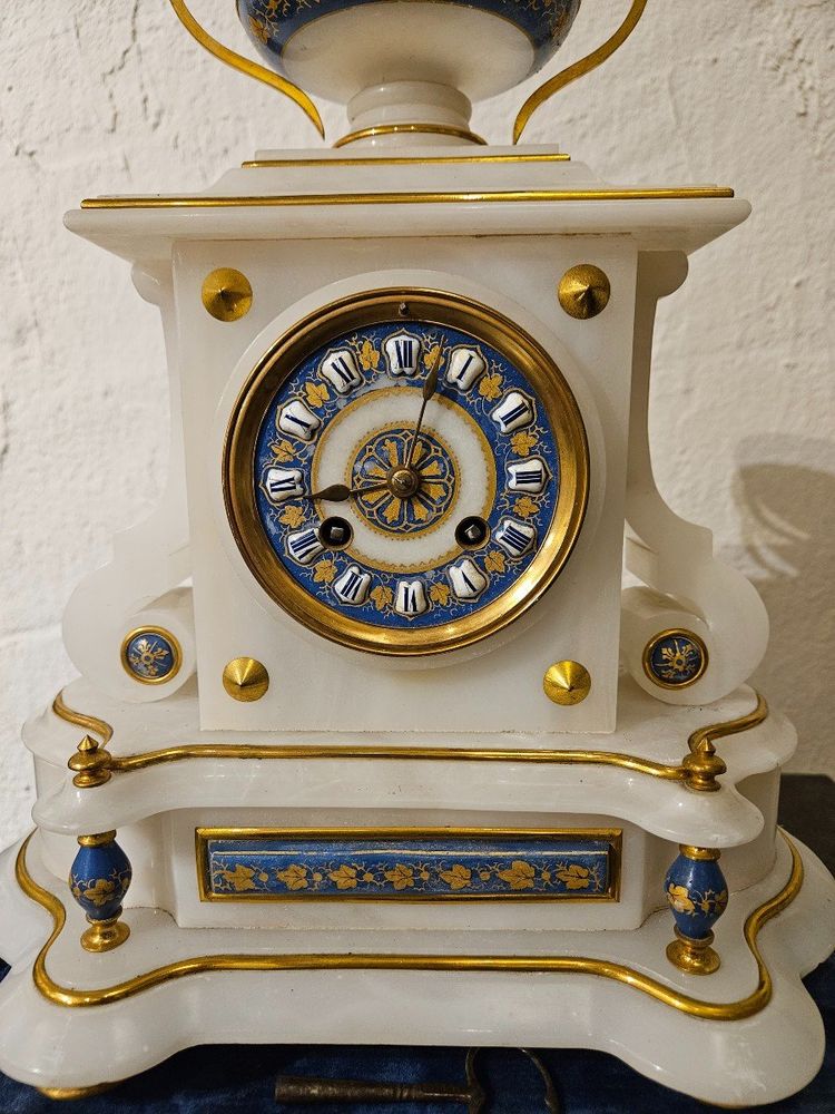 Alabaster and Gilt Bronze Sous Globe Pendulum, Napoleon III period