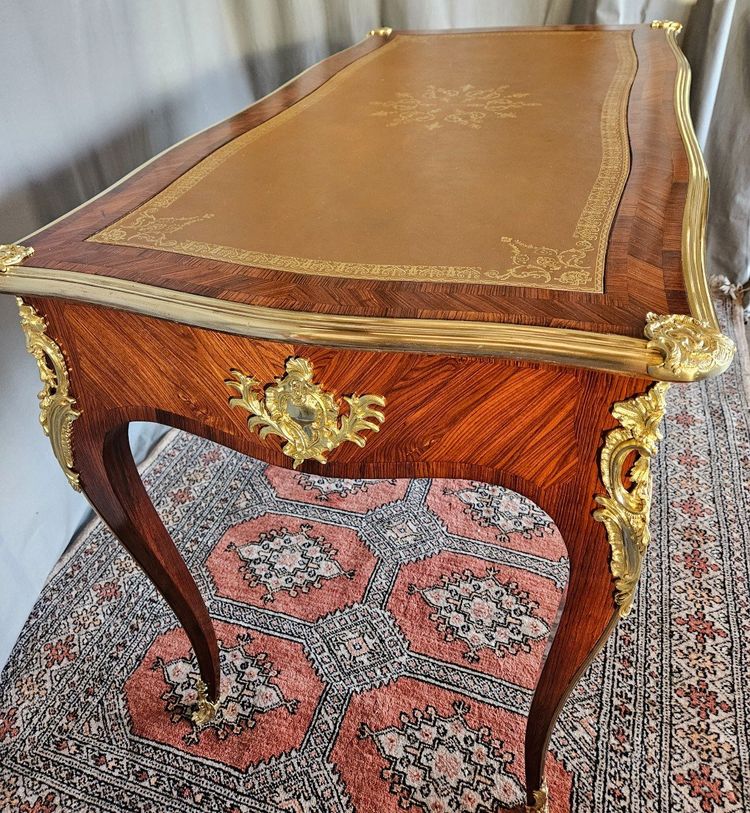 Louis XV desk Stamped Alexandre Chevrié