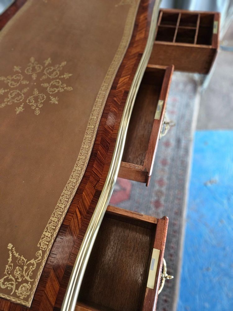 Louis XV desk Stamped Alexandre Chevrié