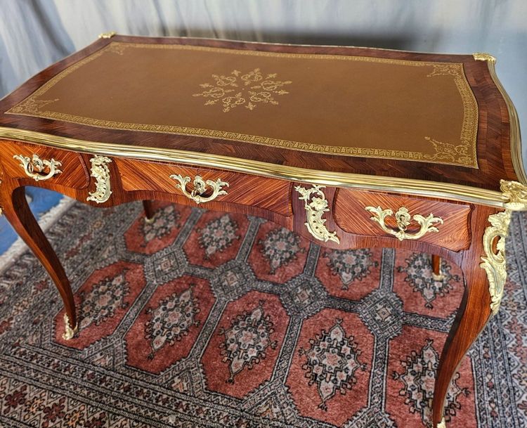 Louis XV desk Stamped Alexandre Chevrié