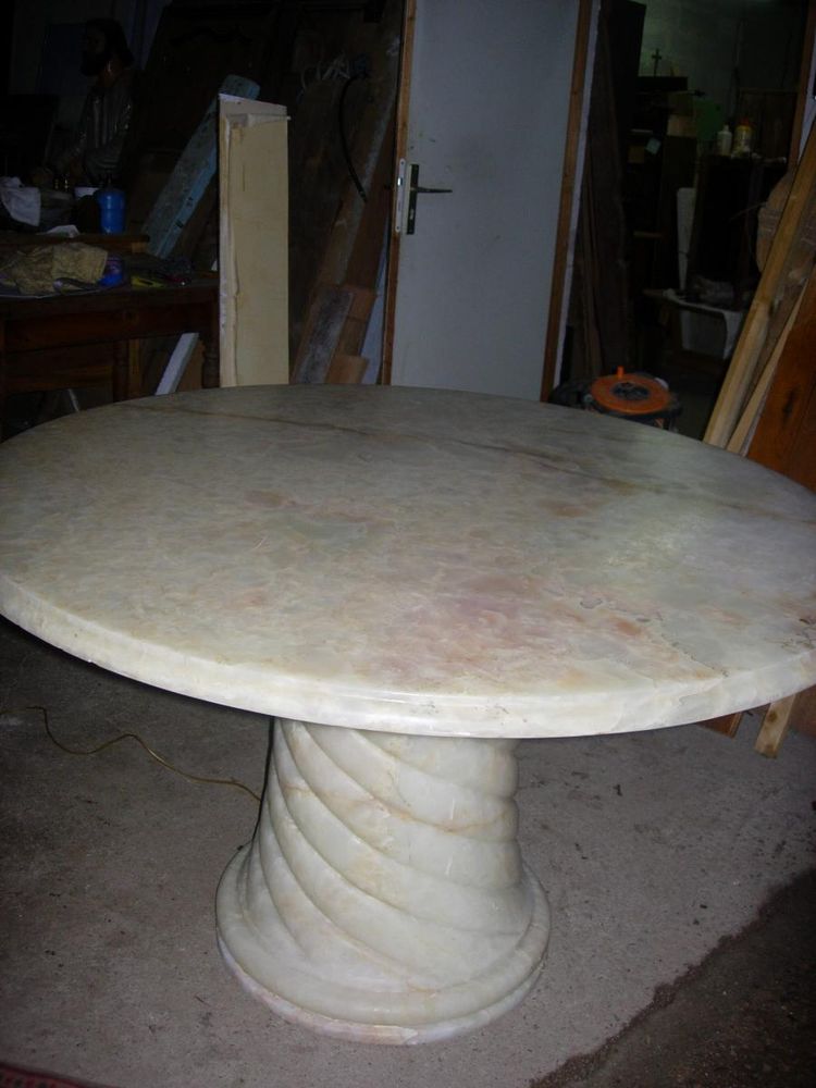 Spectacular Onyx Round Table