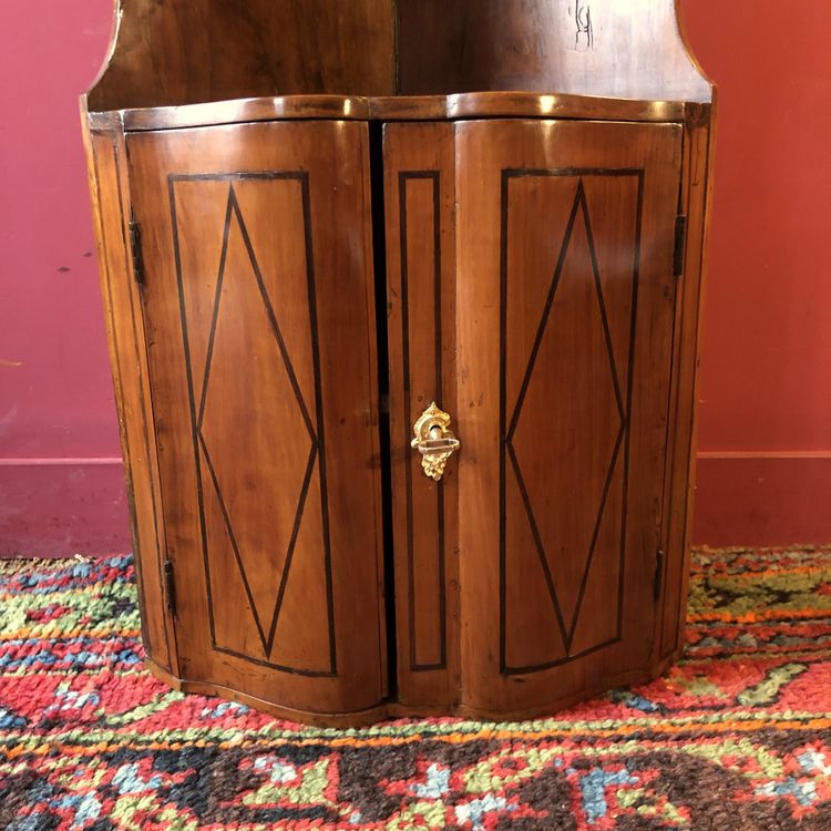 Rare hanging corner cupboard in crossbow shape, Louis XV period