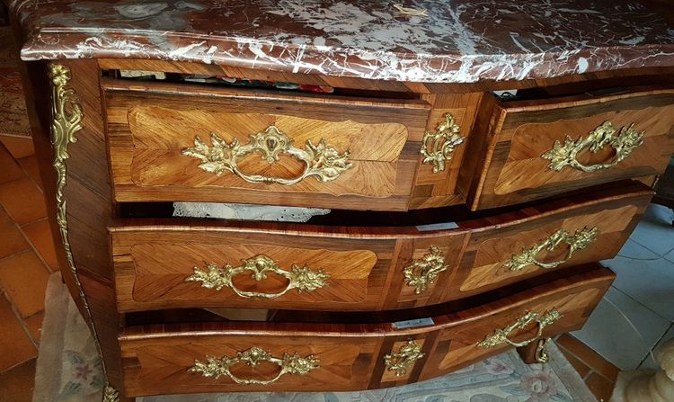 Louis XV chest of drawers in marquetry stamped J.g. Schlichtig, 18th century.