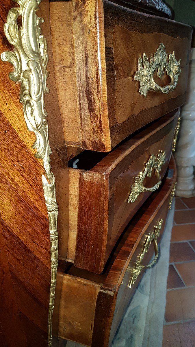 Louis XV chest of drawers in marquetry stamped J.g. Schlichtig, 18th century.