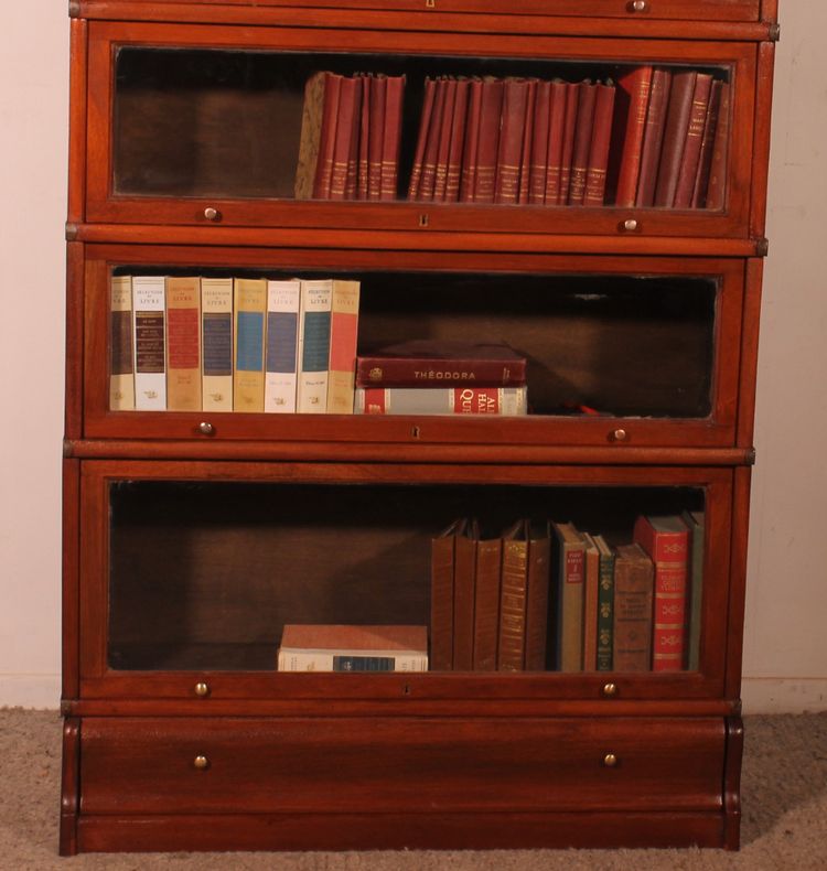 Globe Wernicke Mahogany Bookcase Of 5 Elements With A Drawer