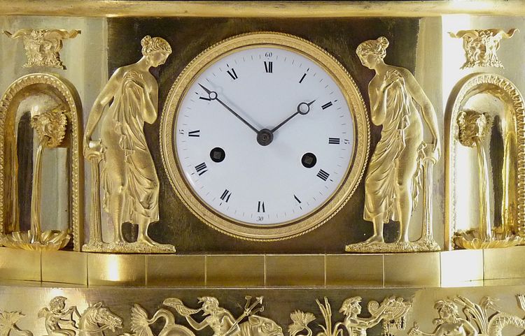 Schöne Directoire-Uhr