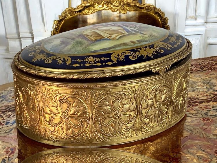 SEVRES PORCELAIN AND BRASS/BRONZE BOX WITH GALANTE SCENE DECORATION