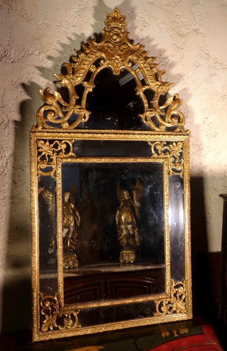 Large Regency mirror with bird glazing beads