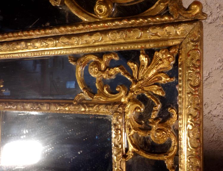 Large Regency mirror with bird glazing beads