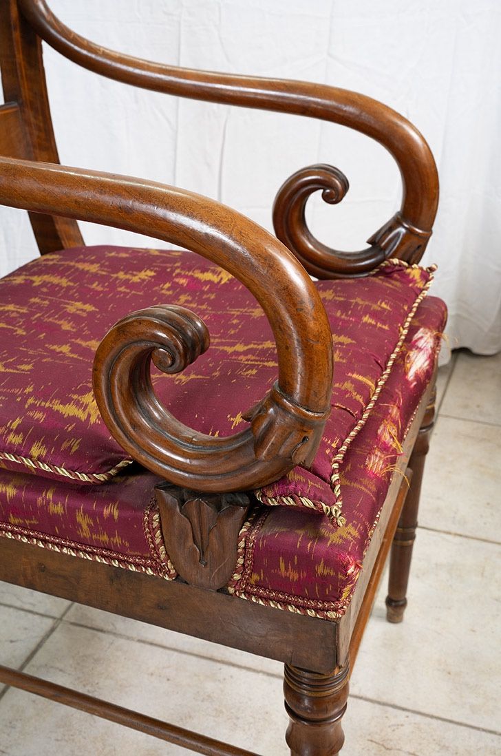 Pair of antique Italian armchairs from the early 19th century.