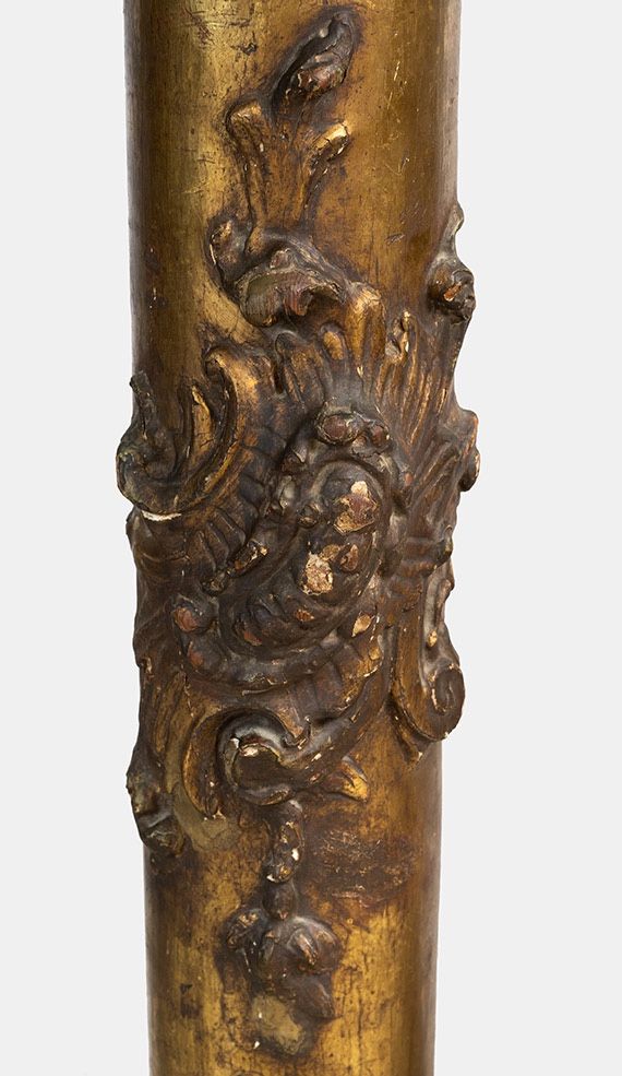 Pair of antique columns in gilded and carved wood. Italy, early 18th century.