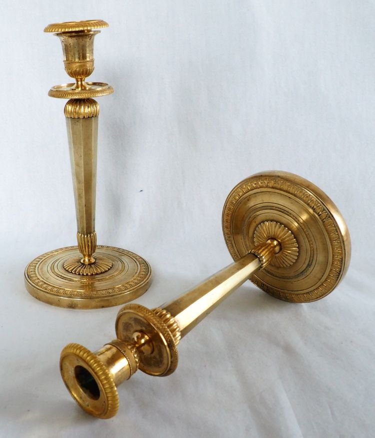 Ravrio: pair of Empire candlesticks in mercury-gilded bronze, early 19th century