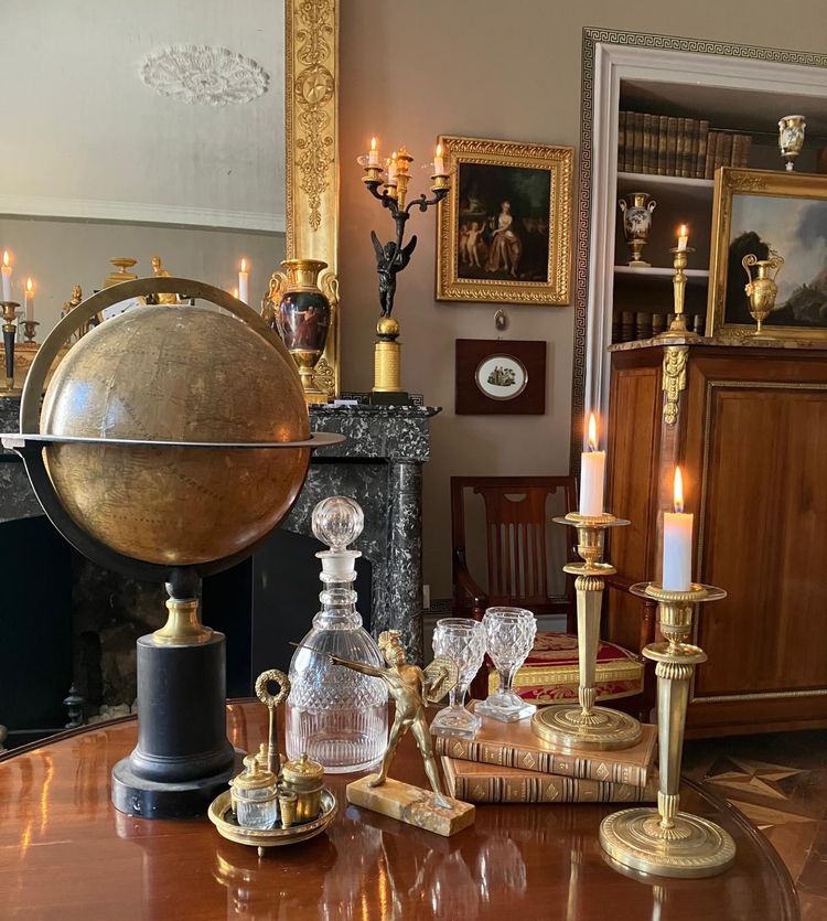 Ravrio: pair of Empire candlesticks in mercury-gilded bronze, early 19th century