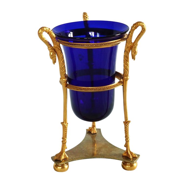 Vaso ateniese del periodo impero, bronzo dorato e cristallo blu, decorazione a collo di cigno