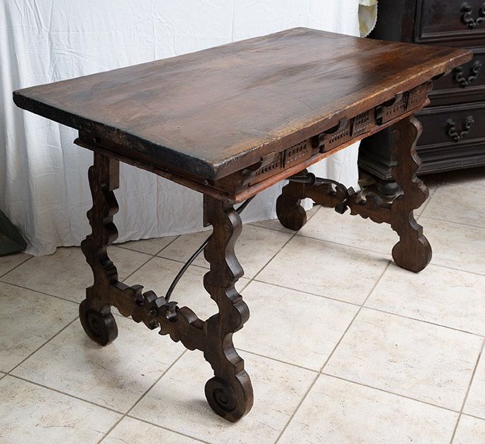 Antique Refectory Table (desk) in Solid Walnut. Tuscany, 17th Century.