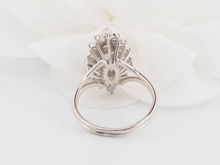 Marquise ring in white gold and 1.20ct diamonds