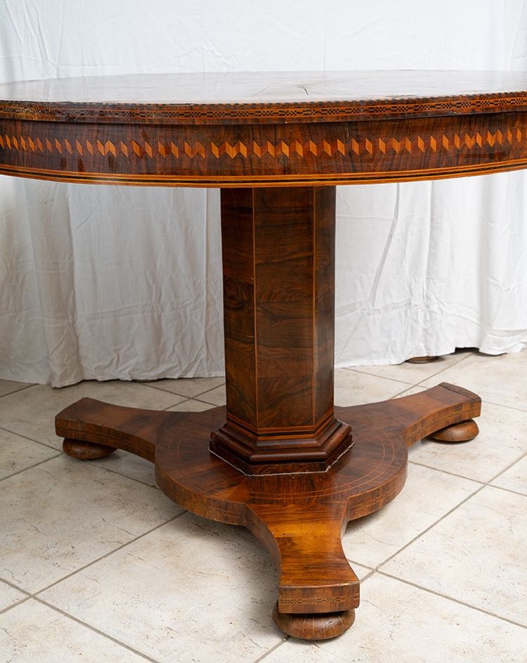 Antique Neapolitan coffee table from the early 19th century.