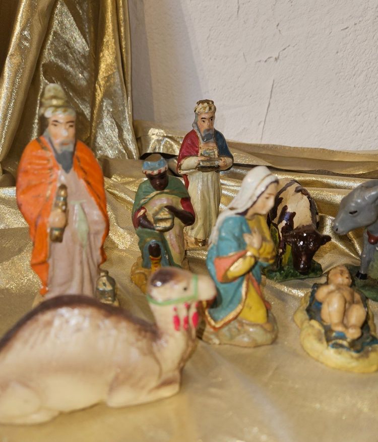 Presepe in gesso policromo, inizi del XX secolo.