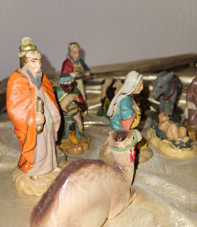 Presepe in gesso policromo, inizi del XX secolo.