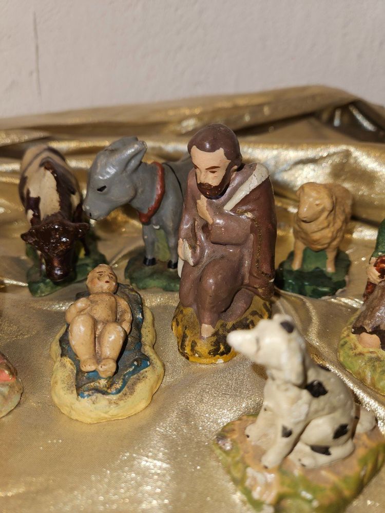 Presepe in gesso policromo, inizi del XX secolo.