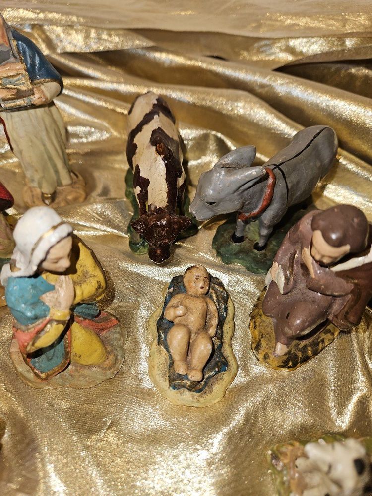 Presepe in gesso policromo, inizi del XX secolo.