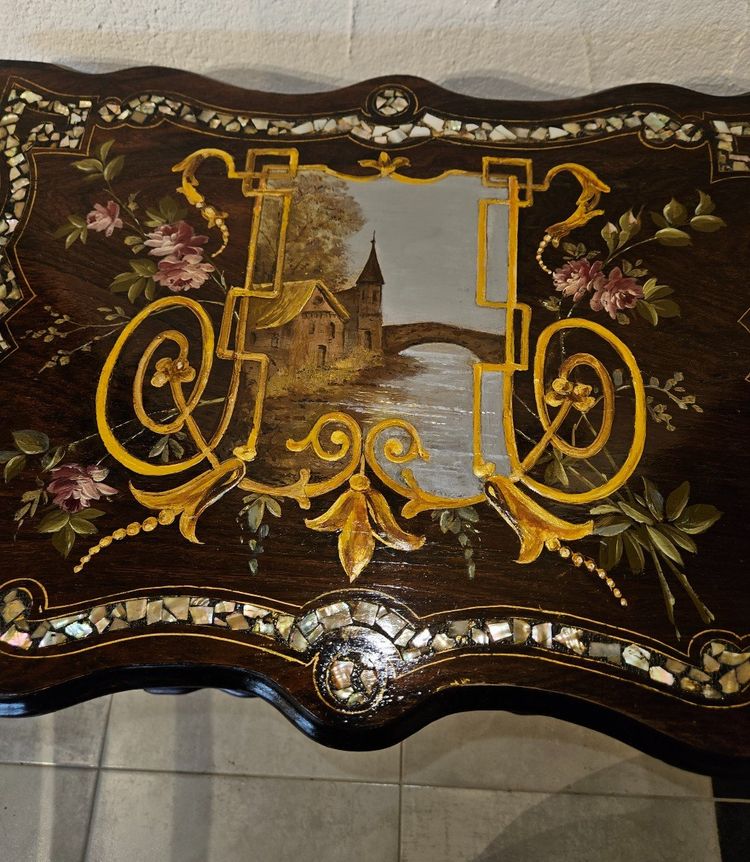 Small Gueridon Table with Two Burgundian Trays - with Romantic Decor - Napoleon III period.