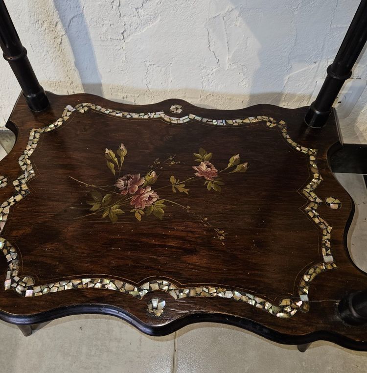 Small Gueridon Table with Two Burgundian Trays - with Romantic Decor - Napoleon III period.