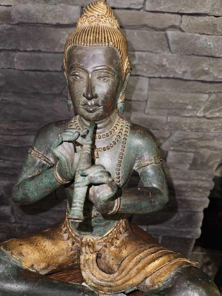 Statuette of Buddha playing the flute - Bronze - Early 20th century -