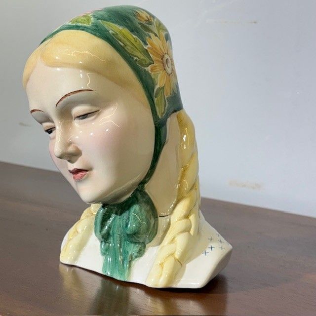 Girl with handkerchief Antonio Ronzan 40s Deco. Ceramic Mis h 24