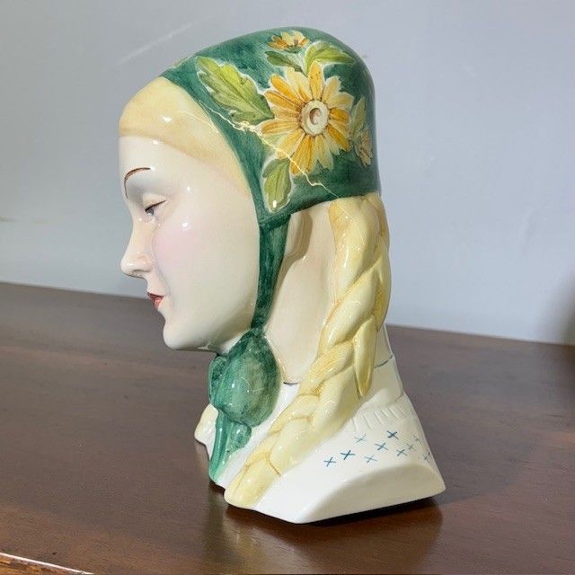 Girl with handkerchief Antonio Ronzan 40s Deco. Ceramic Mis h 24