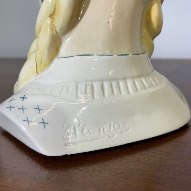 Girl with handkerchief Antonio Ronzan 40s Deco. Ceramic Mis h 24