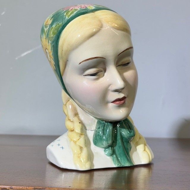 Girl with handkerchief Antonio Ronzan 40s Deco. Ceramic Mis h 24