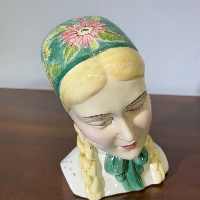 Girl with handkerchief Antonio Ronzan 40s Deco. Ceramic Mis h 24