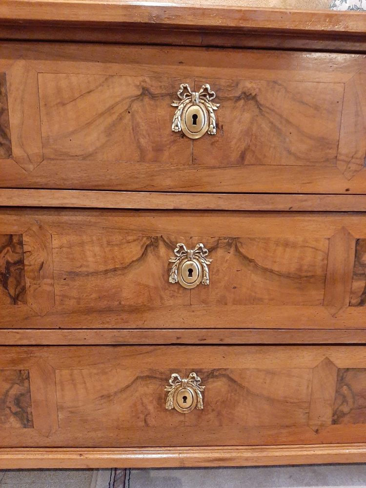 Very beautiful Louis XVI style chest of drawers in burl walnut and cherry wood - late 18th century period