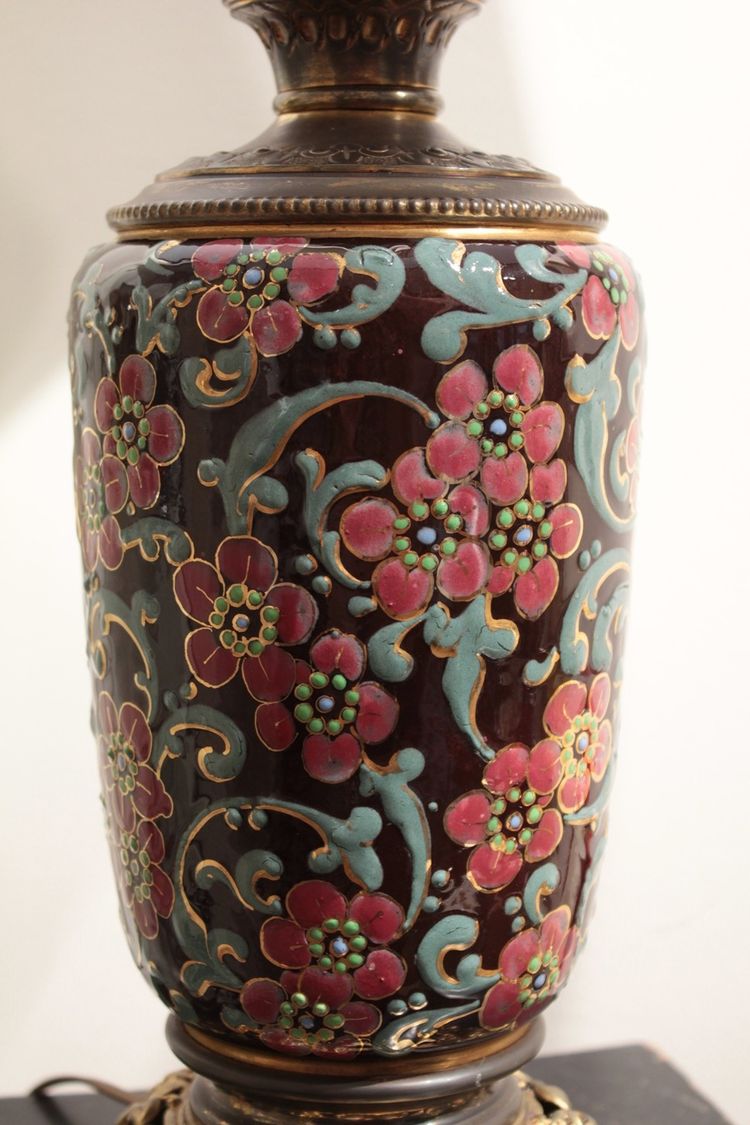 Earthenware lamp with flower motifs, bronze and brass frame, early 20th century