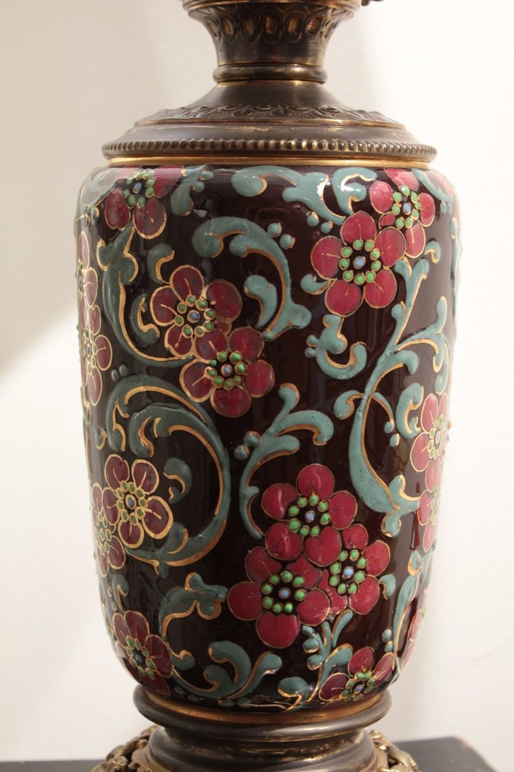 Earthenware lamp with flower motifs, bronze and brass frame, early 20th century