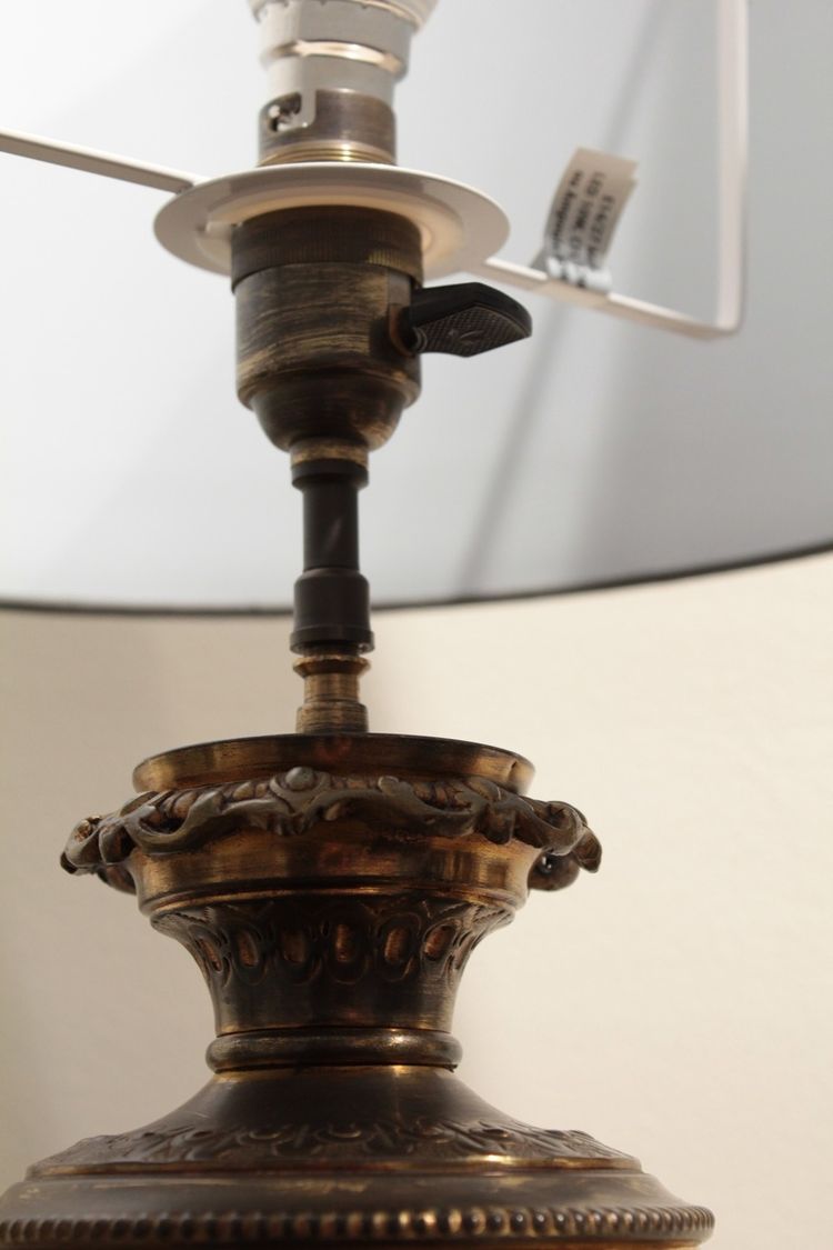 Earthenware lamp with flower motifs, bronze and brass frame, early 20th century